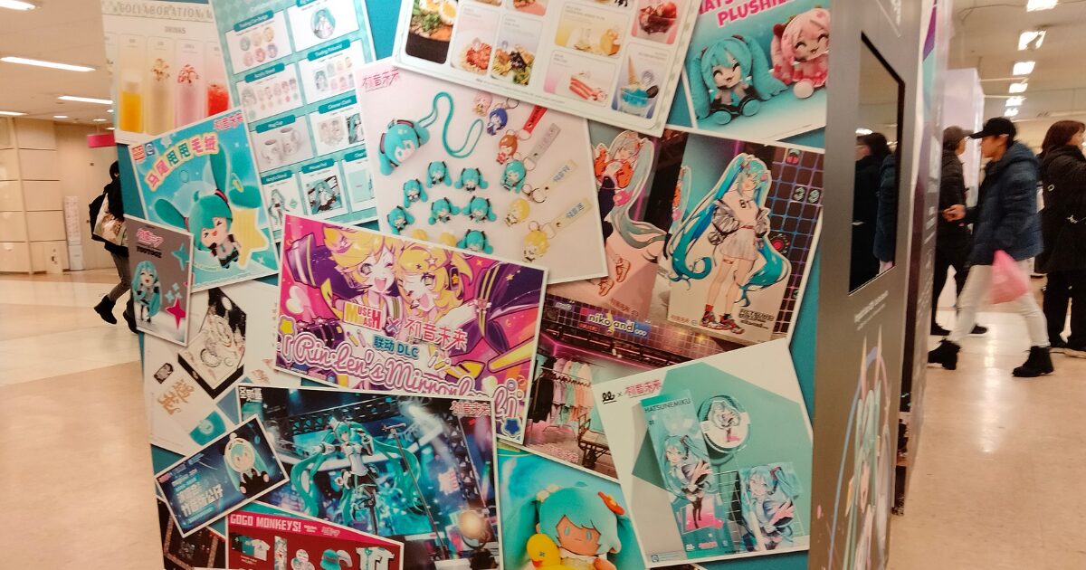 snowmiku2025外国のグッズいっぱい