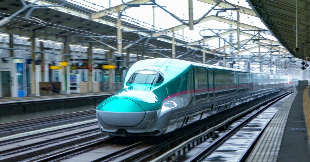 新幹線「はやぶさ」